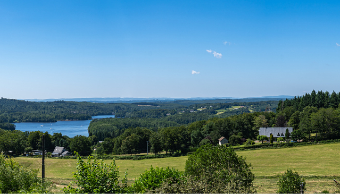 A l’Hôtel du Lac de Neuvic, séjournez dans un environnement calme et dépaysant !